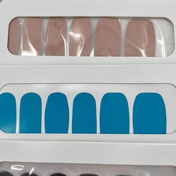 Color Street Solid's & Clear Overlays Some Retired - Picture 2 of 5